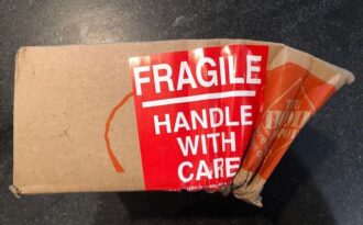 Những tình huống shipper tắc trách khiến khách hàng “dở khóc dở cười”