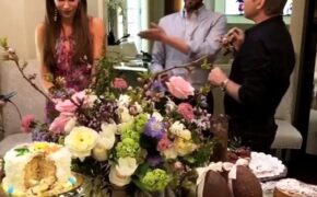 Biểu tượng gợi cảm tổ chức tiệc sang trọng mừng lễ Phục Sinh