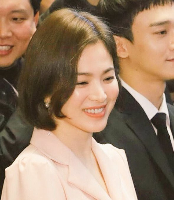  Tháng 12 vừa rồi, Song Hye Kyo là một trong những nghệ sĩ Hàn Quốc góp mặt trong sự kiện văn hóa Hàn - Trung tại Bắc Kinh, Trung Quốc. 