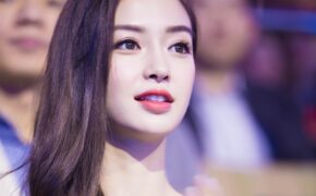 Huỳnh Hiểu Minh ghen vì vợ hôn bạn diễn?