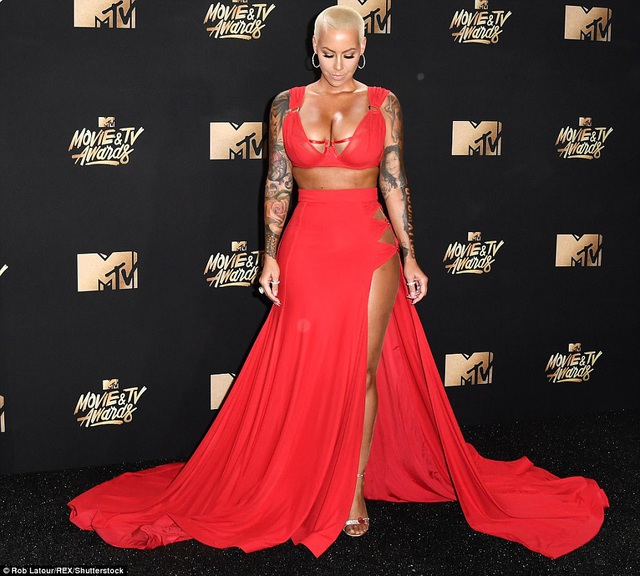 Nghẹt thở với váy áo của mỹ nhân tại lễ trao giải MTV điện ảnh 2017 - 4