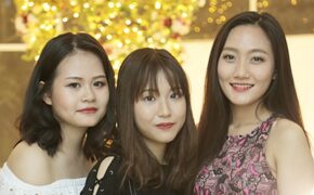 Nữ sinh Hà Nội xúng xính dự tiệc “xả hơi” sau thi