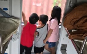 Người đàn ông bật khóc khi mẹ dặn: “Đừng về Tết!”