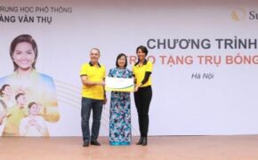 Sun Life trao tặng 110 trụ bóng rổ và 550 quả bóng rổ cho 81 trường học trên cả nước