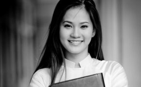 Đằm thắm tà áo dài thiếu nữ trường Sư phạm