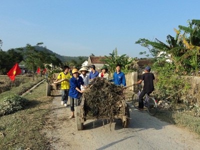 Khi sinh viên “xung trận” mùa lũ  - 3