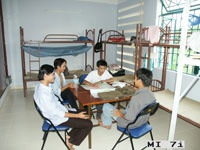 Sinh viên ngoại tỉnh: Học xong ở hay về?