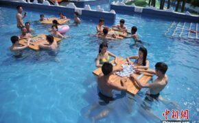 Cách chống nắng nóng của người Trung Quốc: Độc và lạ