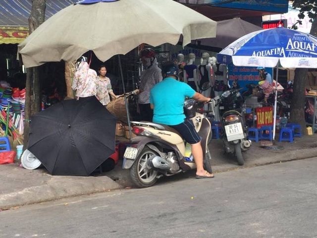 Hàng quán giải khát, hàng bán tào phớ ven đường thu được lãi lớn sau 4 ngày nắng nóng.