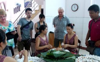 Dẫn Tây đi ăn đặc sản chợ