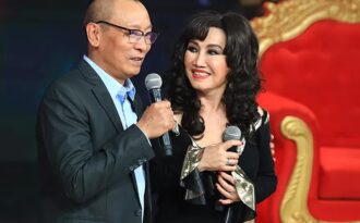 NSND Hồng Vân, Lại Văn Sâm, Chí Tài xúc động hội ngộ danh ca Thanh Lan sau 25 năm