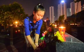 2.000 thanh niên Hà Nội thắp nến tri ân các anh hùng liệt sĩ