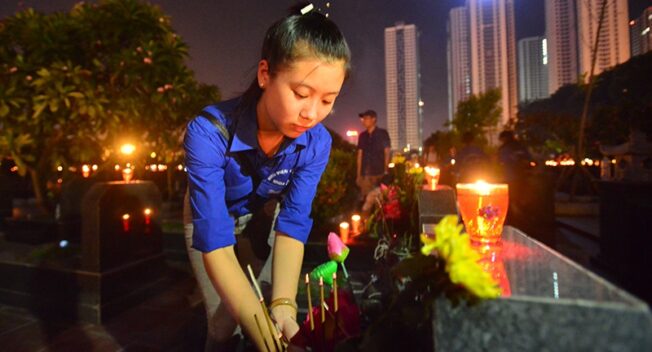 2.000 thanh niên Hà Nội thắp nến tri ân các anh hùng liệt sĩ