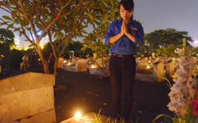 Thanh niên Hà Nội thắp nến tri ân anh hùng liệt sĩ tại nghĩa trang Mai Dịch