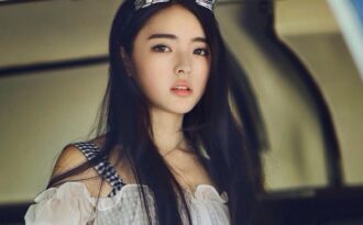 Vẻ đẹp thu hút mọi ánh nhìn của nữ sinh 9X trường mĩ thuật