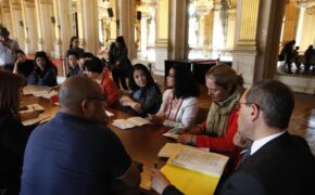 Nhà thiết kế Minh Hạnh, Lan Hương bận rộn chuẩn bị cho buổi diễn lớn tại Pháp