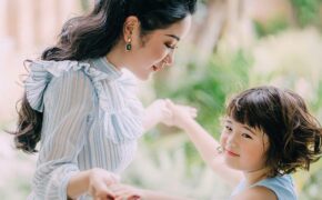 Thúy Nga từng nghẹn lòng khi con gái hỏi “Ba con là ai?”