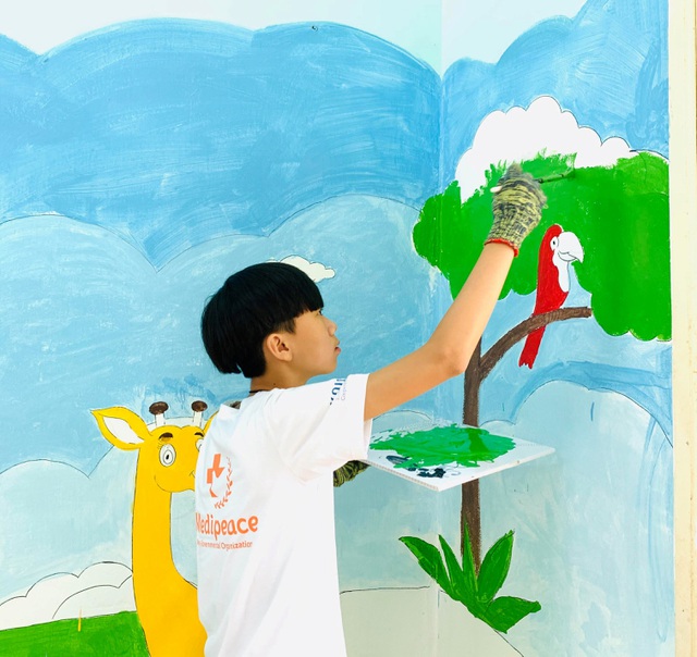 Học sinh Hàn Quốc vẽ tranh tường, giao lưu với trẻ khuyết tật Quảng Trị - 6