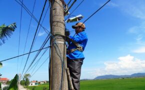 Quảng Bình: Thanh niên tình nguyện thắp sáng đường quê