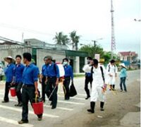 Thanh niên tình nguyện Hà Nội tham gia dập dịch