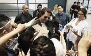 Tom Cruise bị “bao vây” tại sân bay Hàn Quốc