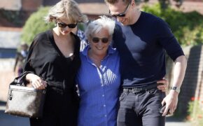 Taylor Swift rạng rỡ đi chơi cùng mẹ người yêu