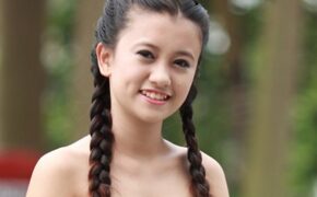 “Chị ong vàng” Thúy Quỳnh má lúm đáng yêu tuổi 16