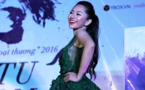 TPHCM: Nữ sinh Ngoại thương sải bước trên sân khấu như siêu mẫu