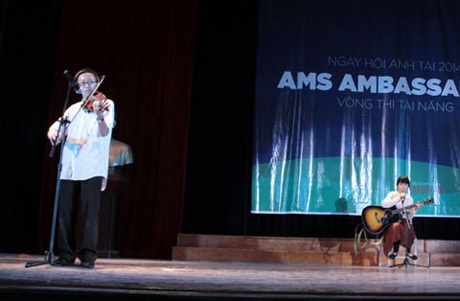Nguyễn Ngọc Trường Giang và Đào Minh Trang đốn tim khán giả với bản hòa tấu guitar và violin