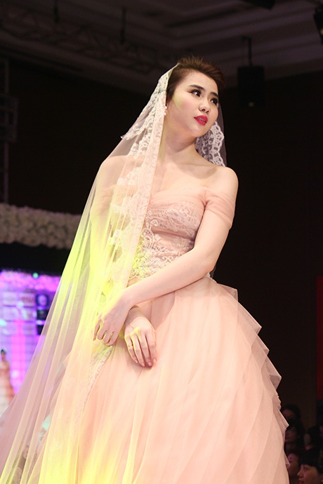 Ngọc Anh (Top 5 HH Việt Nam 2012)