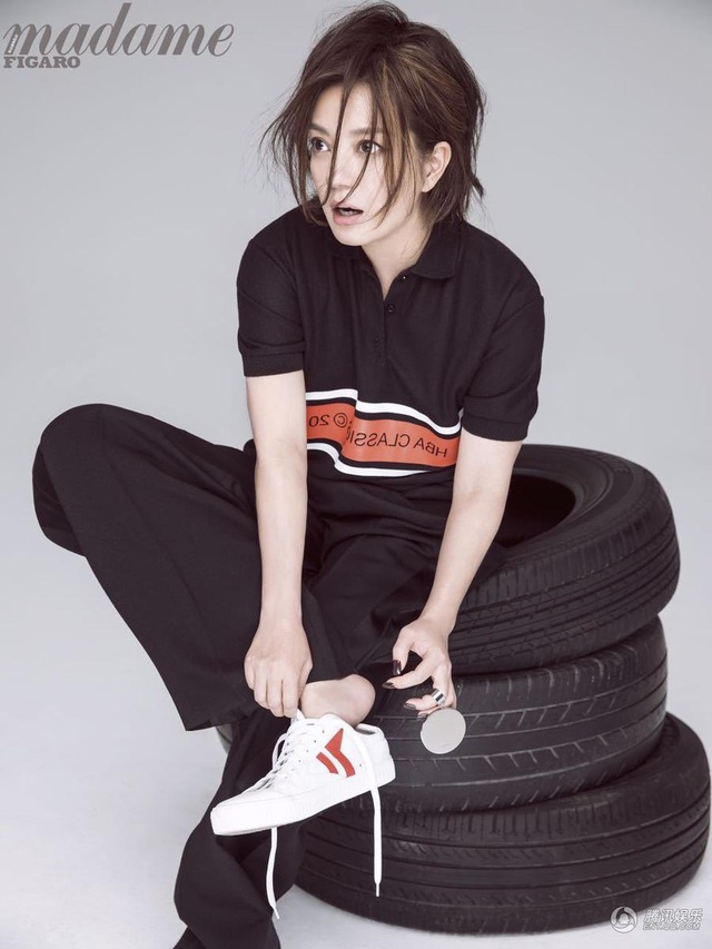  Tháng 3/2017, Triệu Vy tái xuất với hình ảnh cá tính trên tạp chí thời trang của Trung Quốc. Cô diện những bộ đồ tomboy, biểu cảm nam tính, khác hẳn hình ảnh yểu điệu trong các sự kiện. 