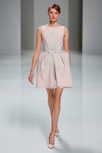 Váy của Georges Hobeika.