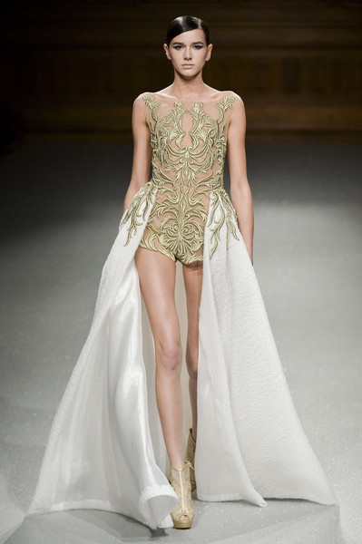 Váy của Tony Ward