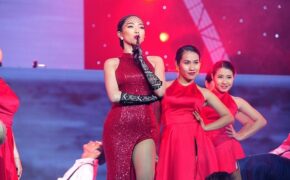 Vẻ đẹp “hút hồn” của Tóc Tiên trên sân khấu