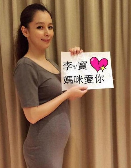 Mỹ nhân tuổi 40 Từ Nhược Tuyên khoe đang mang bầu đứa con đầu lòng vào ngày 20/3.
