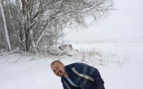 Nhà thiết kế Đức Hùng “nghịch” tuyết tại trời Tây