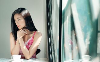 Ngô Thanh Vân khoe nét đẹp u buồn trong sớm mai