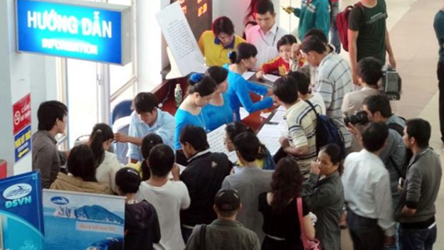 Tết đến, công nhân lại lo lắng tìm phương tiện về quê