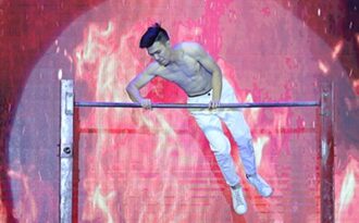 Nam sinh khoe cơ bụng 6 múi trong cuộc thi tài sắc ĐH Văn hóa