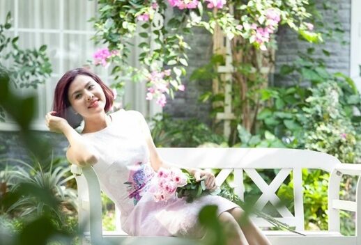 Vân Trang và những khoảnh khắc ngọt ngào với hương hoa