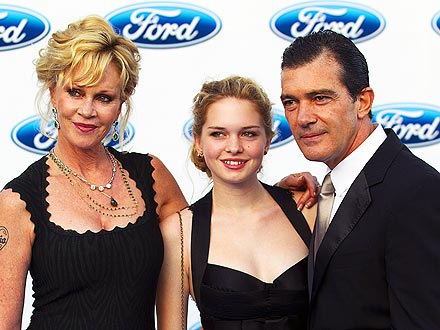 Melanie Griffith và Antonio Banderas bên con gái