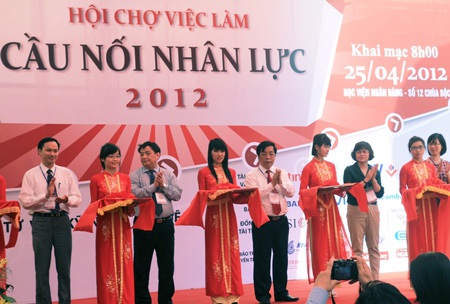 SV khối Ngân hàng nô nức tìm cơ hội tại các “ông lớn”