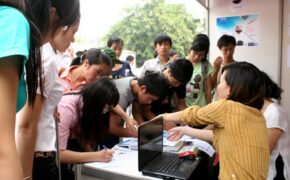Hàng nghìn thanh niên háo hức tham gia Hội chợ việc làm