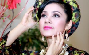 Cận cảnh nhan sắc “vượt thời gian” của diễn viên Việt Trinh