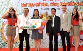 Bất ngờ vì đi máy bay trúng thưởng nhà 2 tỷ đồng