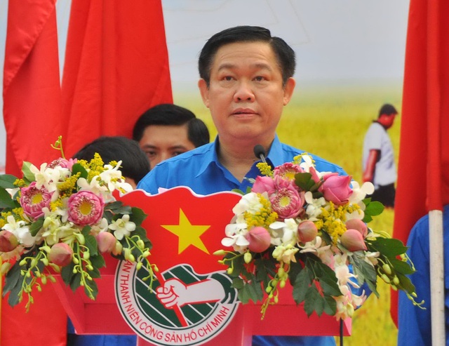  Phó Thủ tướng Vương Định Huệ phát biểu tại lễ ra quân Tháng Thanh niên 2017 