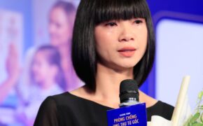 Siêu mẫu Hạ Vy bật khóc khi nhớ về người bạn qua đời vì ung thư