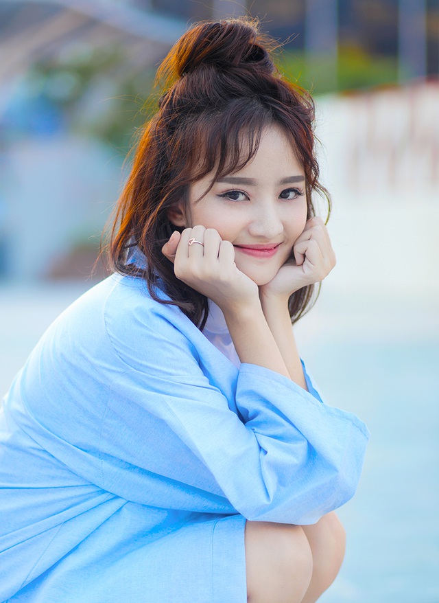 Vy bắt đầu hoạt động nghệ thuật từ nhỏ khi còn là sinh viên, từ những lần làm người mẫu thời trang, rồi khi có nhiều kinh nghiệm diễn xuất trước ống kính Vy được mời tham gia nhiều dự án có quy mô lớn hơn. Hiện đang là diễn viên cho FAP TV, kiêm chụp mẫu ảnh, và đóng các clip quảng cáo.