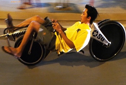 Teen Sài thành thích thú với “Xe đạp nằm”