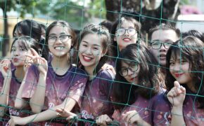 Học sinh cuối cấp THPT Yên Hòa “quậy” hết mình trong lễ hội bóng nước